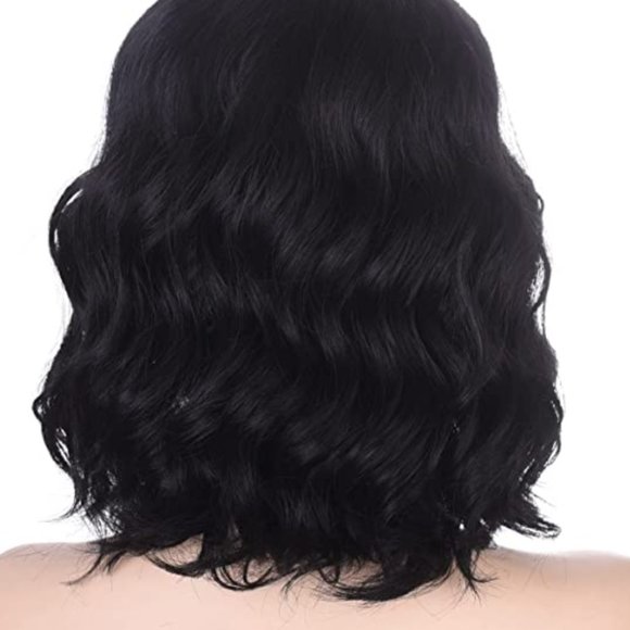 Short black wavy wig with bangs for women. Color:Black - Picture 2 of 4